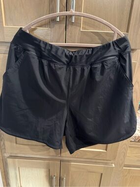 Lands' End Black Women's Athletic/Swim Shorts